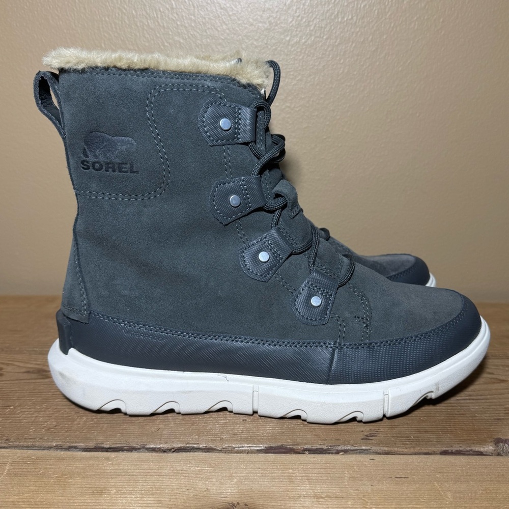 Sorel Women’s waterproof lace up boots dark grey